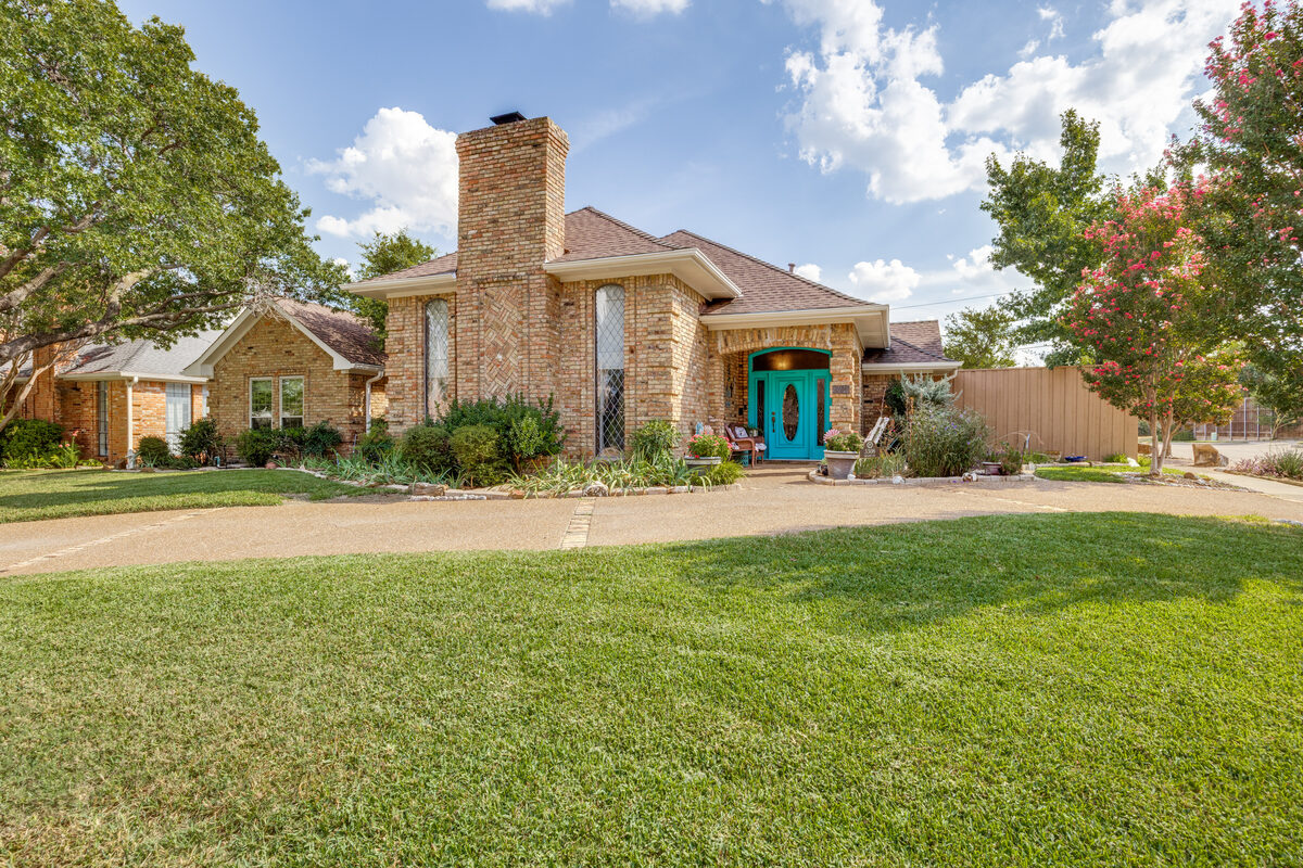Front exterior of 3308 Melanie Ln in Plano, Texas